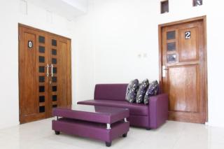 RedDoorz near UGM 3 - 5