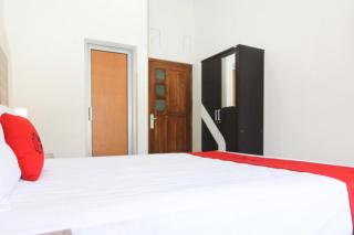 RedDoorz near UGM 3 - 2