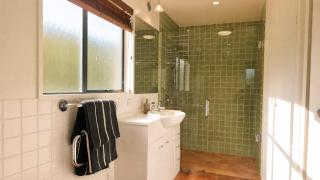 Mountain & Lake Views, Rooftop Deck, Sleeps 4 - Family Home Near Lake Wānaka - 5