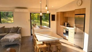 Mountain & Lake Views, Rooftop Deck, Sleeps 4 - Family Home Near Lake Wānaka - 3