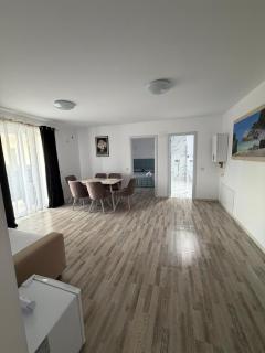 Apartament Modern cu Piscină Privată - 6