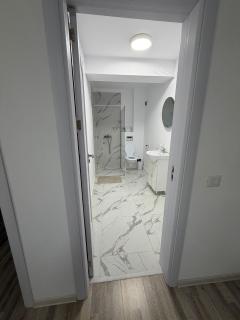 Apartament Modern cu Piscină Privată - 5