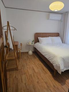 Seoul Holiday Home, Modern 2BR Near Itaewon & Namsan - 8