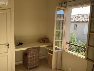 Quiet townhouse with new aircon and walkable river swimming - 1