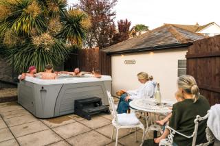 Beach 600m • Sleeps 8 • Hot Tub • Pool • Dogs x2 - Dean - 1