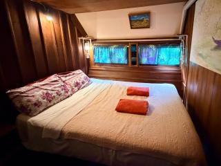 Good Life Dacha Riverside & Parkside Retreat - 2