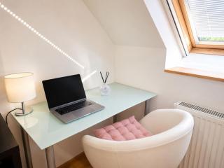 Nivy Loft Apartment AC City Center - 8