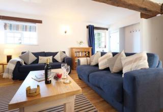 The Granary Beamed ground floor apartment near sea - 8