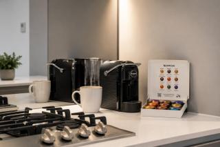 Stunning 2BR Apartment in Melb CBD with Pool and Gym - 3
