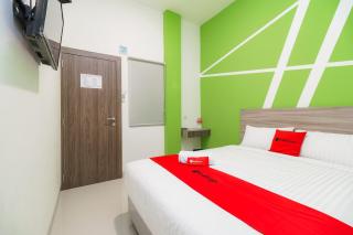 RedDoorz Plus at Grand Tara Homestay Palembang - 0