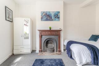 Spacious 3 Bed Contractor and Family Home, Bristol - 1