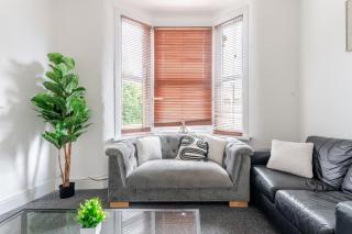 Spacious 3 Bed Contractor and Family Home, Bristol - 9