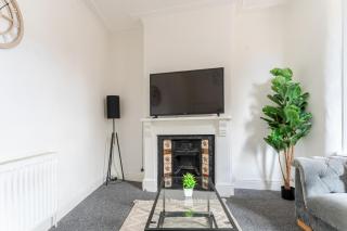 Spacious 3 Bed Contractor and Family Home, Bristol - 7