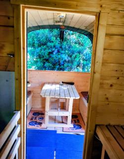 Hidden Hearts Self Catering Accommodation & Hottub - 9