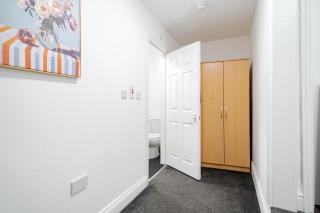2 Bed Apartment Sleeps 6 - Pets Welcome - 8