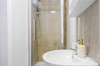 2 Bed Apartment Sleeps 6 - Pets Welcome - 2