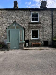 2, The Lodge, Tideswell - 9