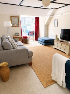 Charming Sea view Apt, 2 min to SEA & FREE parking, small dog - 1