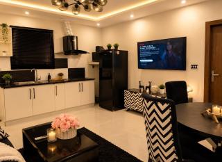 Spacious 1BR Bahria Phase 7 Gym Self-Checkin - 2