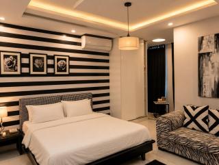 Spacious 1BR Bahria Phase 7 Gym Self-Checkin - 6