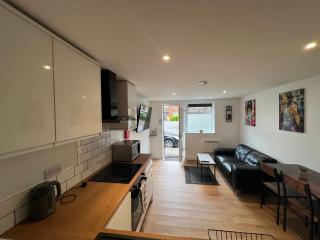 RL 4 - Studio Apartment - Free Street Parking - 9