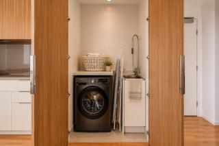 Modern 2BR with Sparkling Bay Views & Free Parking - 8