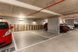 Modern 2BR with Sparkling Bay Views & Free Parking - 2