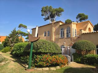 Casa con jardín a 30 metros de la playa. AT. - 9