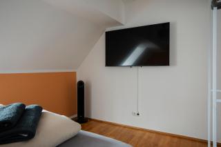 Quiet Courtyard Altstadt Suite - 3BR & Free Parking by HERO HOMES Graz - 1