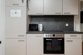Quiet Courtyard Altstadt Suite - 3BR & Free Parking by HERO HOMES Graz - 7