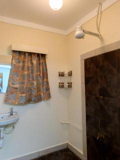 Studio garden in Lavington - 1