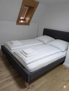 Haus (1. Etage+DG) mit Garten - 7