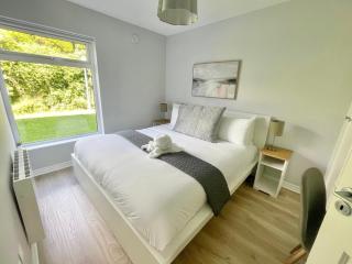 Modern and Spacious 2 - king bed - 7