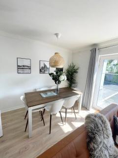 Modern and Spacious 2 - king bed - 1