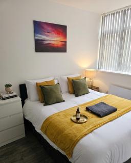 Modern 1 & 2 Bed Apartment - Desborough - Kettering - Sleeps up to 5 - Free Parking, - WIFI - Contractors, Professionals, Families and Relocators - By The Home Makers Hub - 0