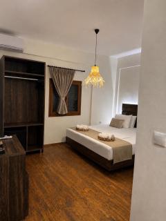Este Luxury Apartments - 7