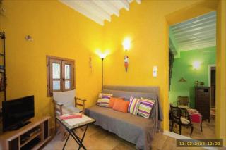 Spacious Family Holiday Home with Private Garden, E10 - 8