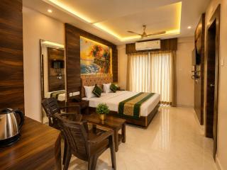 SEA BEACH HOTEL RR ! PURI - Near Swargadwar Beach - Golden Beach - Light House Beach - & Shree Jagannath Temple , Fully Air Conditioned Rooms with BALCONY - ,Wifi , Lift , Restaurant & Parking , Near Hotel Sankara Palace , BEST FAMILY HOTEL IN PURI - 0