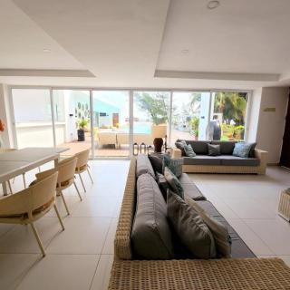 Pearl Luxury 3 Bedroom Beach House - 4