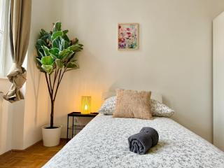 130 m2 Spacious 5-Room Apartment - 0