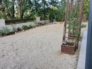 Vue magnifique, jardin et petit cocon en provence - 1