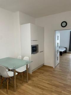 Modern and comfortable apartment for up to 5 guests located in the popular Prague 6, 10 minuts to city center - Praga - 3
