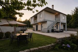 CASA CURUXAS - Casa Completa con Chimenea, Jardín y Barbacoa - 0