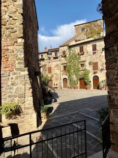 Elegant loft in the hills of Tuscany - 1
