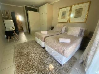 Slaapnet Guesthouse Long Stay Accommodation Wilkoppies - 3