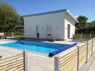 Modern stuga i Borgholm med pool nära havet och strand - 0