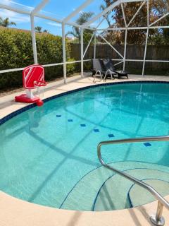 Saltwater Pool - Walk to Beach, Pier, Ron Jon - Cocoa Beach - 4