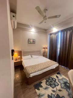 luxury noida stay - 0