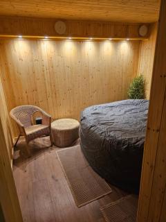 Cosy 2 Bedroom Coastal Retreat with Sea Views and a Private Indoor Hot Tub - 7