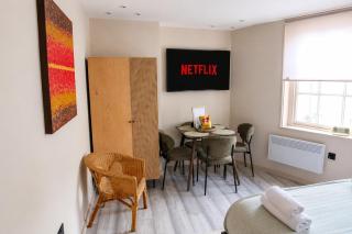 The Harbour Suite - Sleeps4 - 2 Minutes From Weymouth Beach - Fast Wifi - Smart Tv - Stunning Cosy Decor - 4